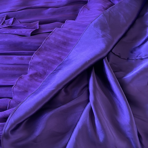 BCBG Strapless Purple Gown Size 8 - Picture 10 of 16